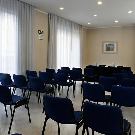 Otel Vincci Mae 4*