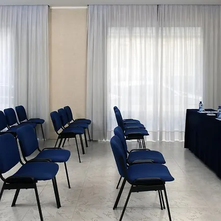 Otel Vincci Mae 4*