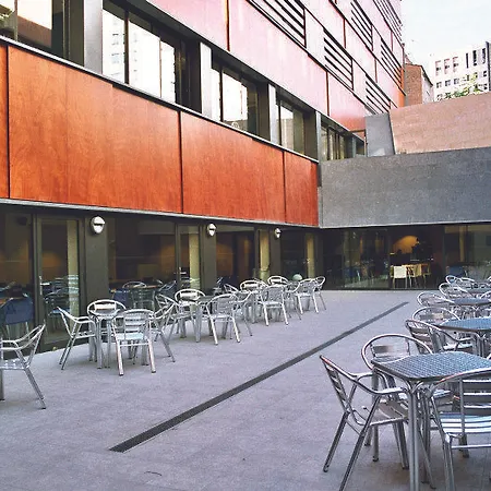 Pere Tarrés Ostello