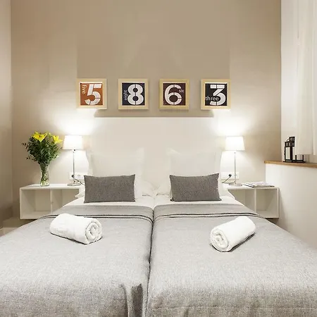 Aspasios Urquinaona Apartmán