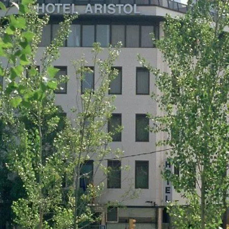 Aristol - Sagrada Familia 3* Барселона