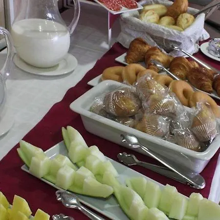 Yomo Bcn Port בית הארחה