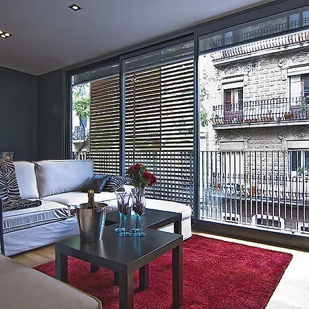 - Gracia Pool Center Barcelone