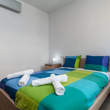 Via Augusta Apartment *