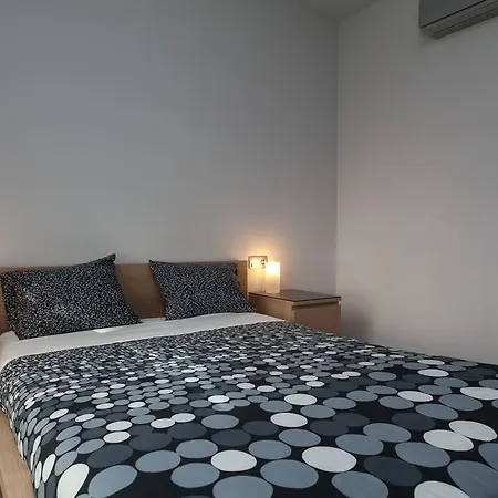 Via Augusta Apartment