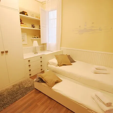 Gaudi Sdb Apartament