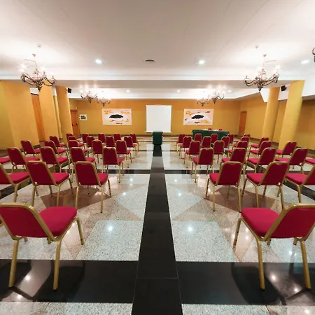 Ilunion Les Corts Spa Отель 4*