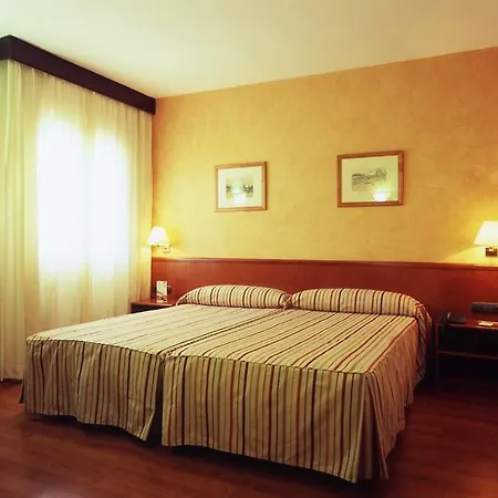 Otel Catalonia Castellnou