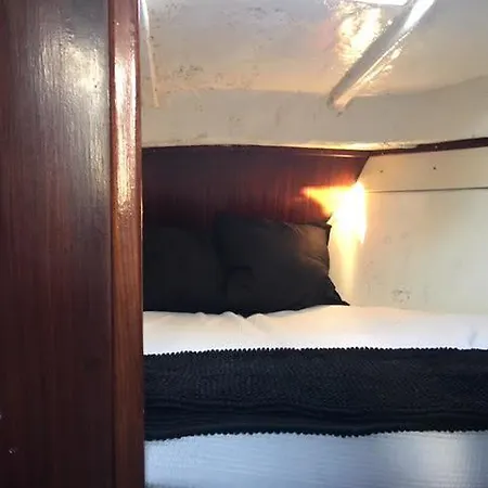 Hotel en barco Port Forum Boat - Glamping Experience Barcelona