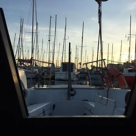Hotel en barco Port Forum Boat - Glamping Experience