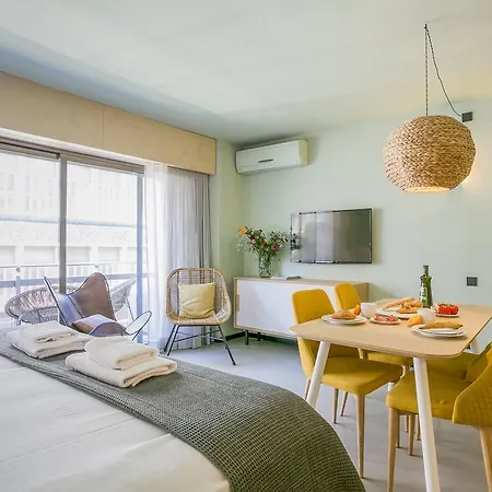 Yays Sagrera Boutique Apartamento *