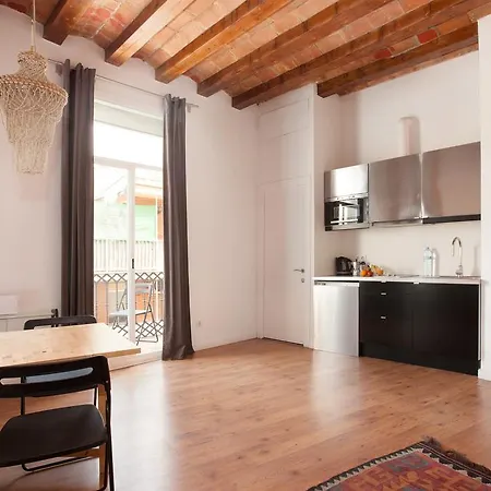 Nou De La Rambla Apartment