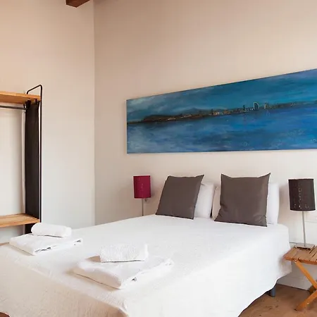 Nou De La Rambla Apartment