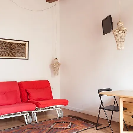 Nou De La Rambla Apartment *