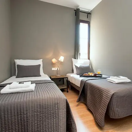 Short Group Paseo De Gracia Serviced Barcelona