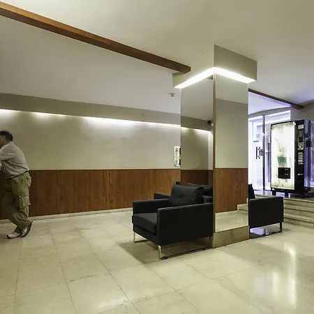 El Call Hotel *