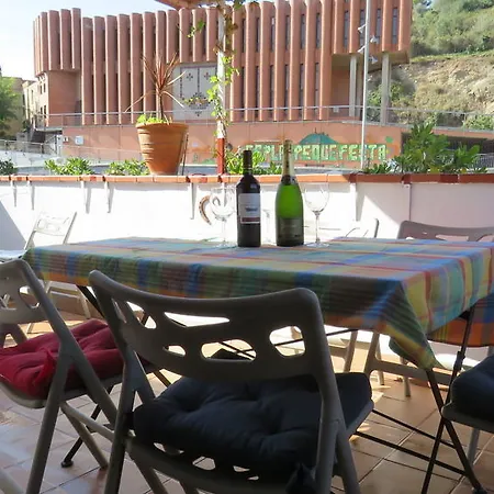 ático, Terraza Y Bbq, Metro Bcn, Park Güell Apartahotel