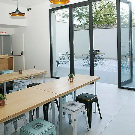 Meeting Point Hostel *