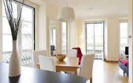 Diagonal Magnolia Apartment