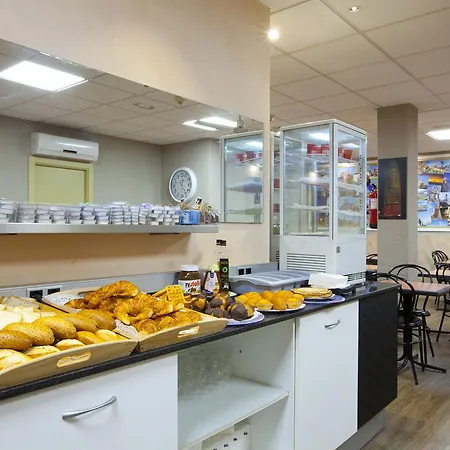 Hostal Barcelona Konukevi