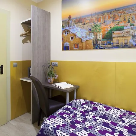 Hostal Barcelona Konukevi 2*
