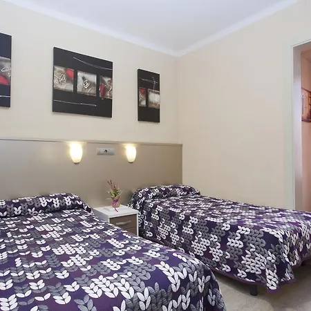 Konukevi Hostal Barcelona 2*
