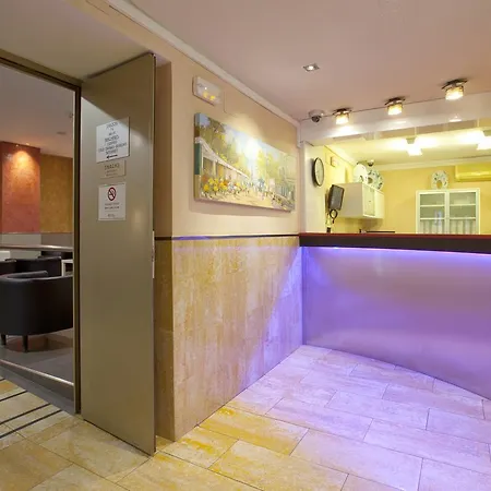 Konukevi Hostal Barcelona Barselona