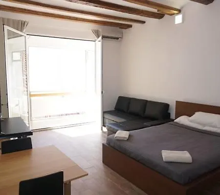 Spacious Doubleroom Apartment At Sants Barcelona