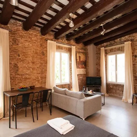 Deco Barcelona-born St. Apartment