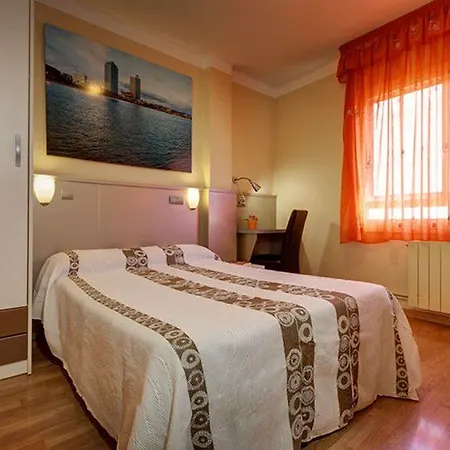 Konukevi Hostal Barcelona 2*