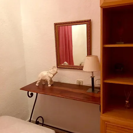 Fira Apartment *