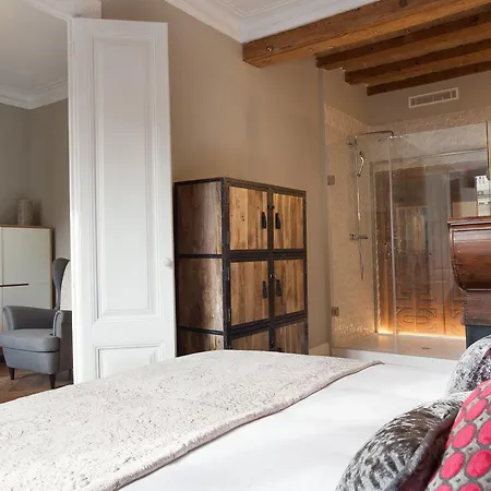Trafalgar Luxury Apartment Barcelona
