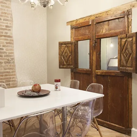 Trafalgar Luxury Apartment