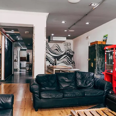 Black Swan Hostel