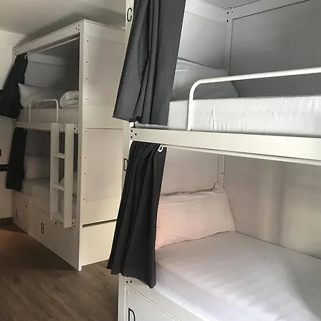 Hostel Airhostel Barcelona Airport 24h El Prat de Llobregat