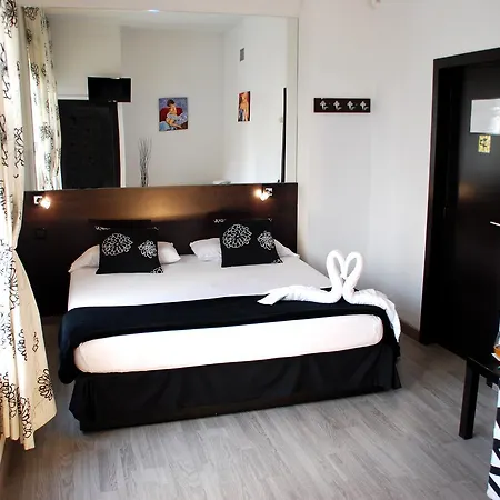 Casita Amarilla 3*