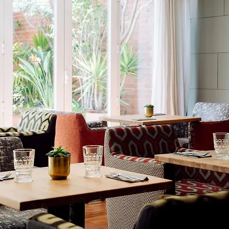 Chic & Basic Velvet Hotel