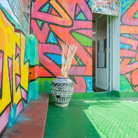 No Limit Graffiti Hostel *