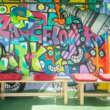 No Limit Graffiti Hostel *