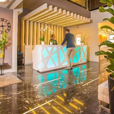 艾莉亚奥纳酒店 酒店 3*