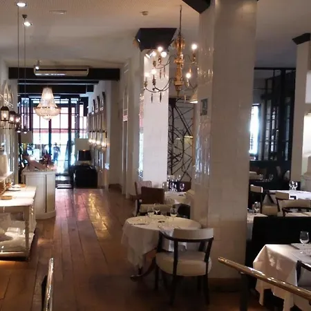 Hotell Market 3*