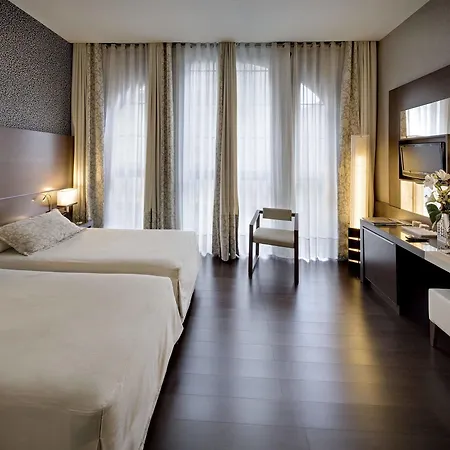 Colonial Hotel