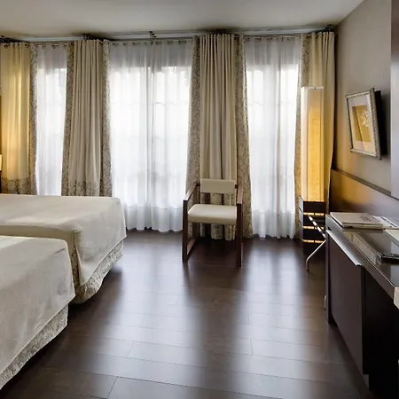 Colonial Hotel 4*