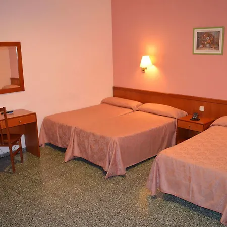 Hotell Cuatro Naciones 2*