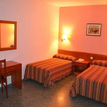 Cuatro Naciones Hotell 2*