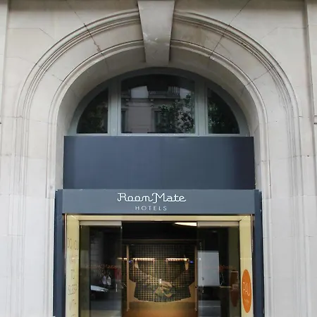 Mate Pau, Hotel Barcelona