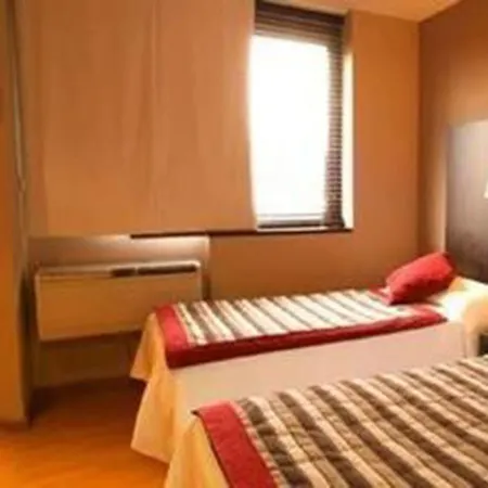 Yomo Bcn Port 2* ברצלונה