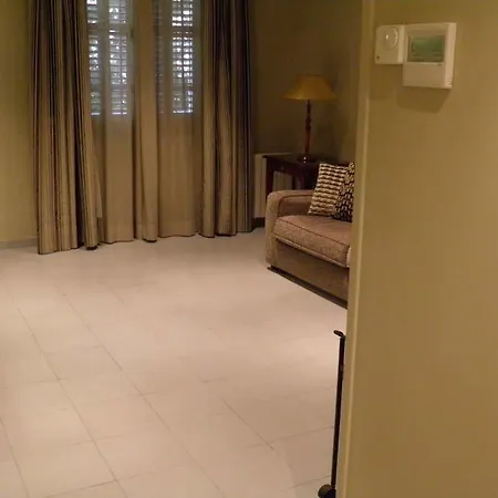 Apartment Sant Jordi Girona 97 *