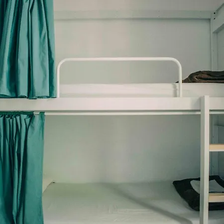 Hostel Black Swan