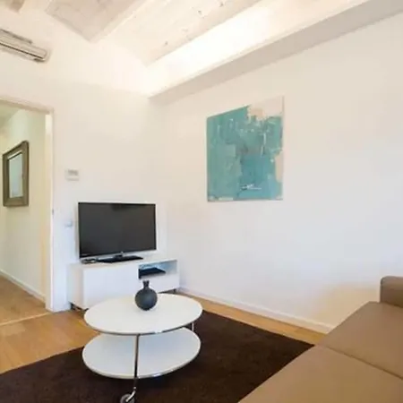 Rent Near Plaza De Cataluña Apartamento *